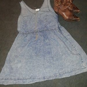 Noble U Los Angeles Dress